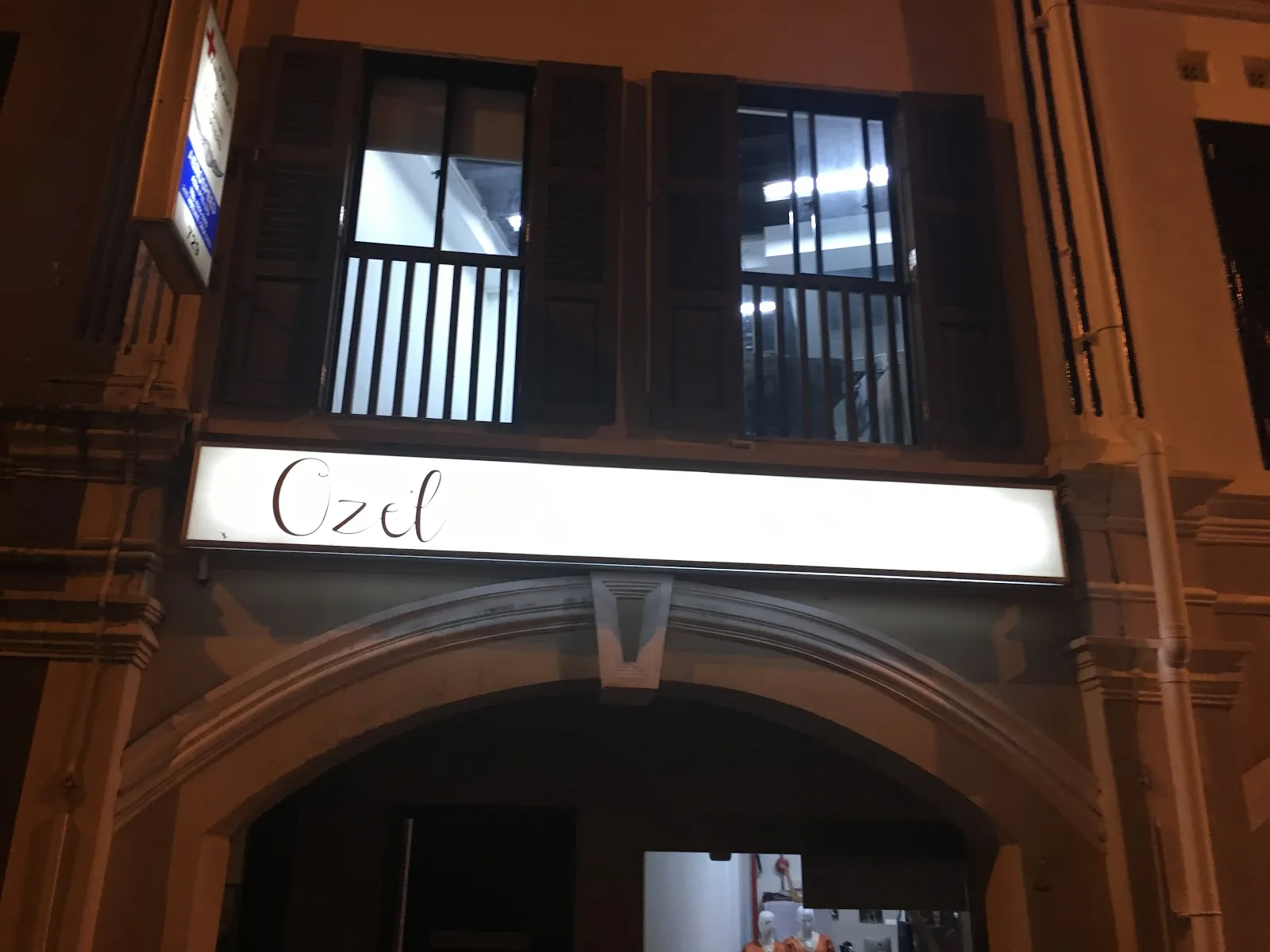 Ozel