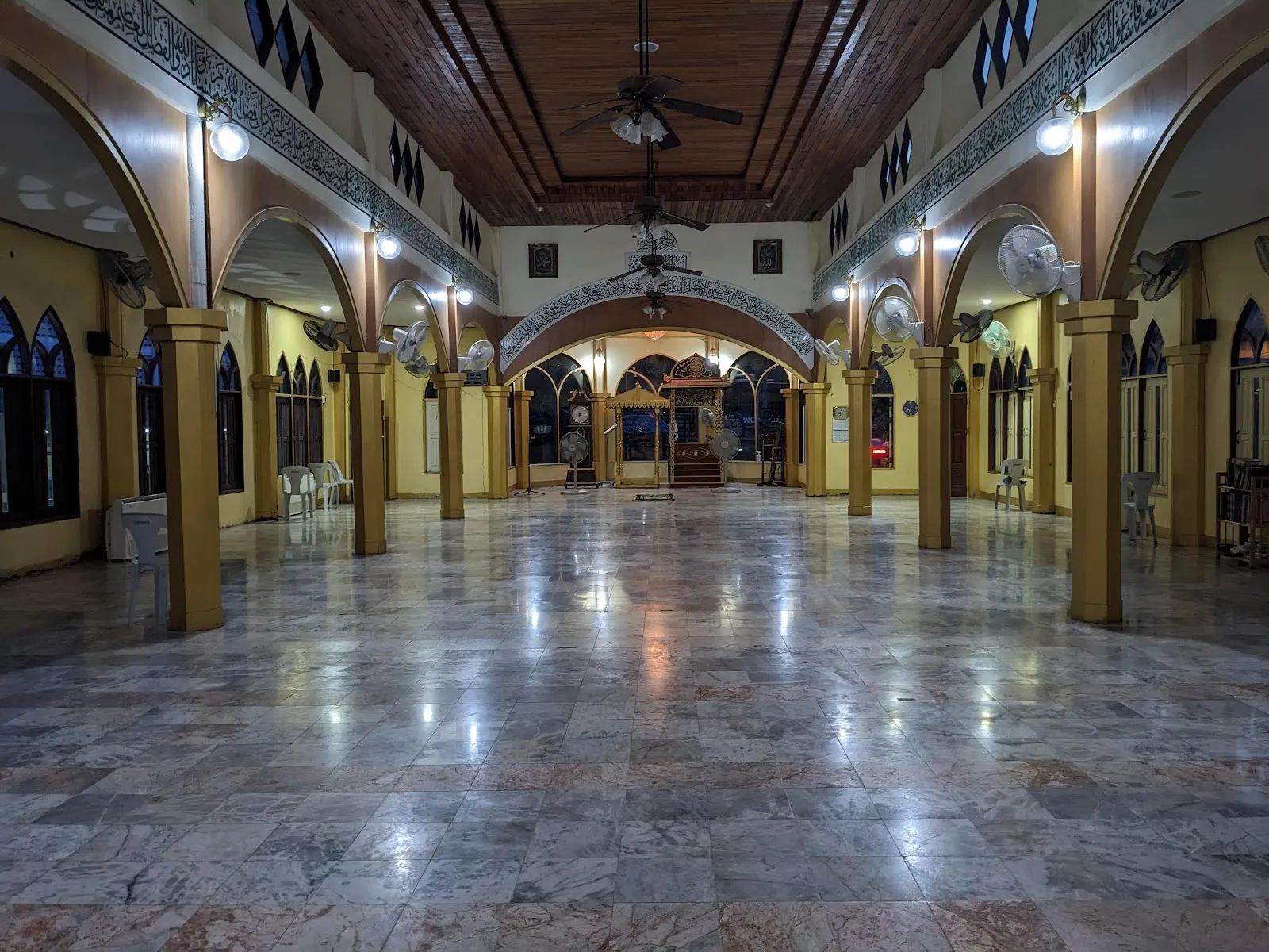 Muhayirin Mosque, Din Daen