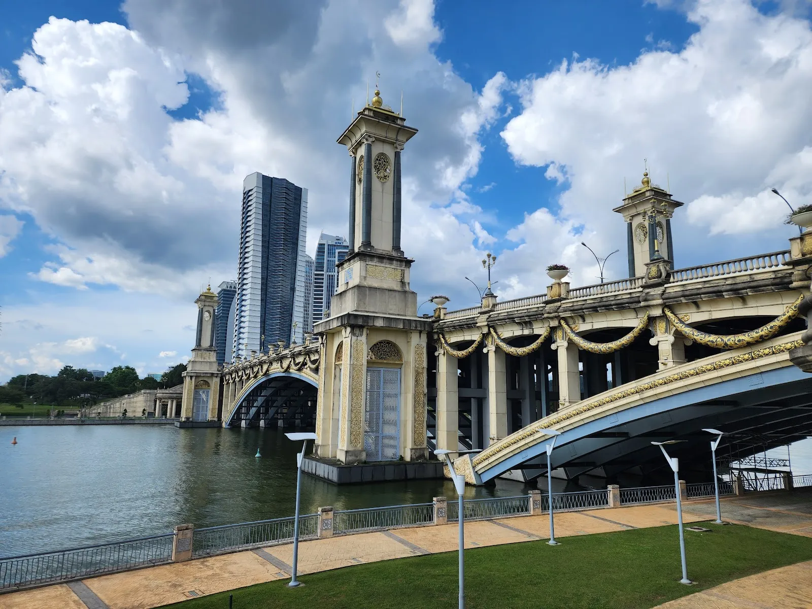 Seri Gemilang Bridge