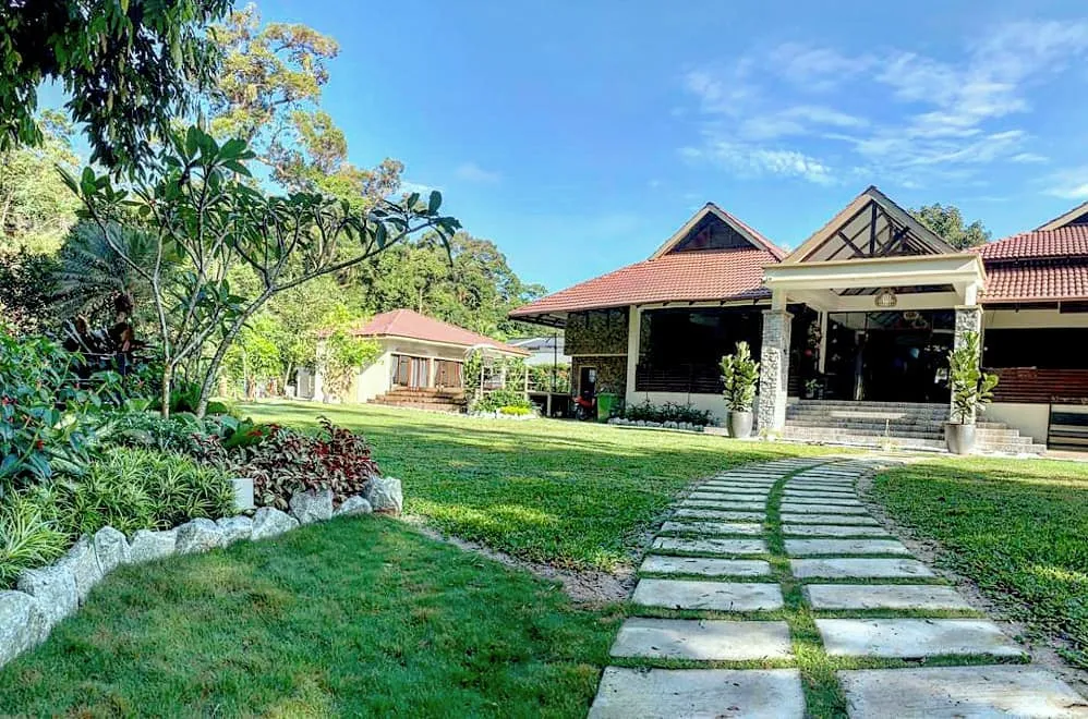 9 Amazing Homestays & Villas With Private Pool In Selangor For A Fun Family Vacay
