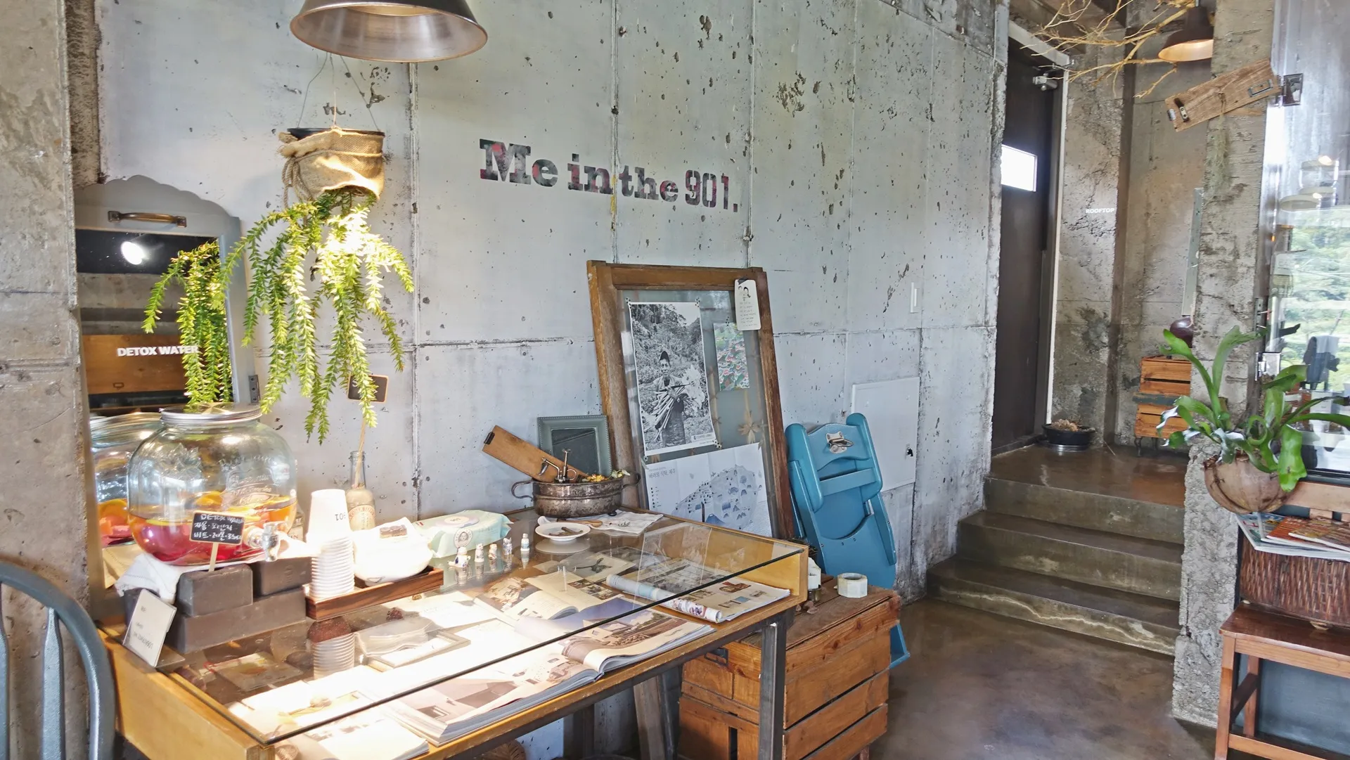 Cafe 901 interior