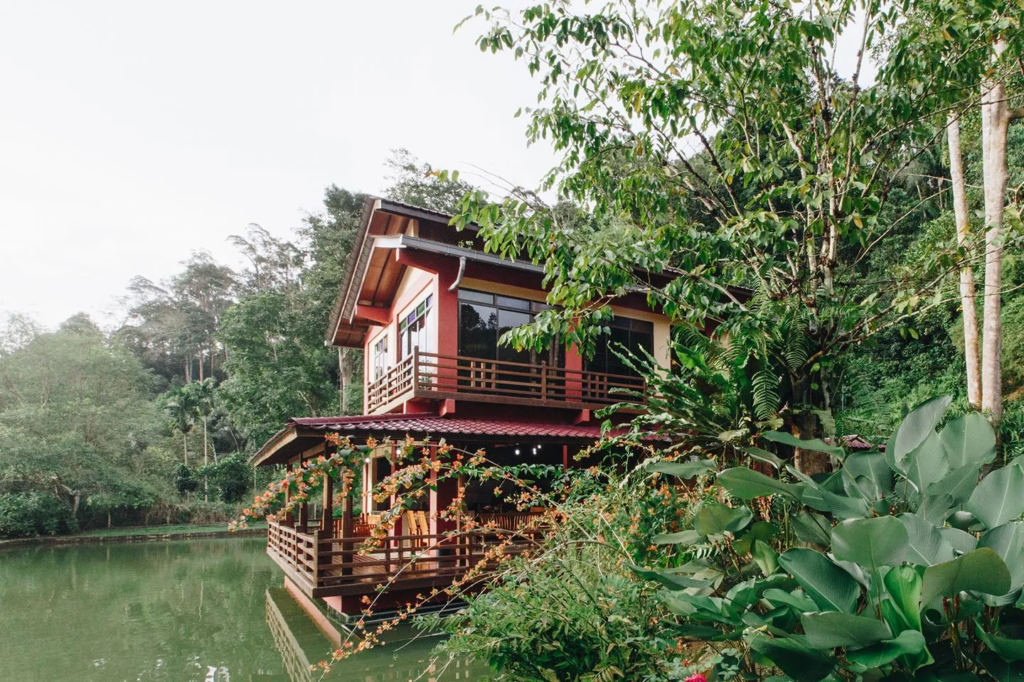Riverside chalet Janda Baik