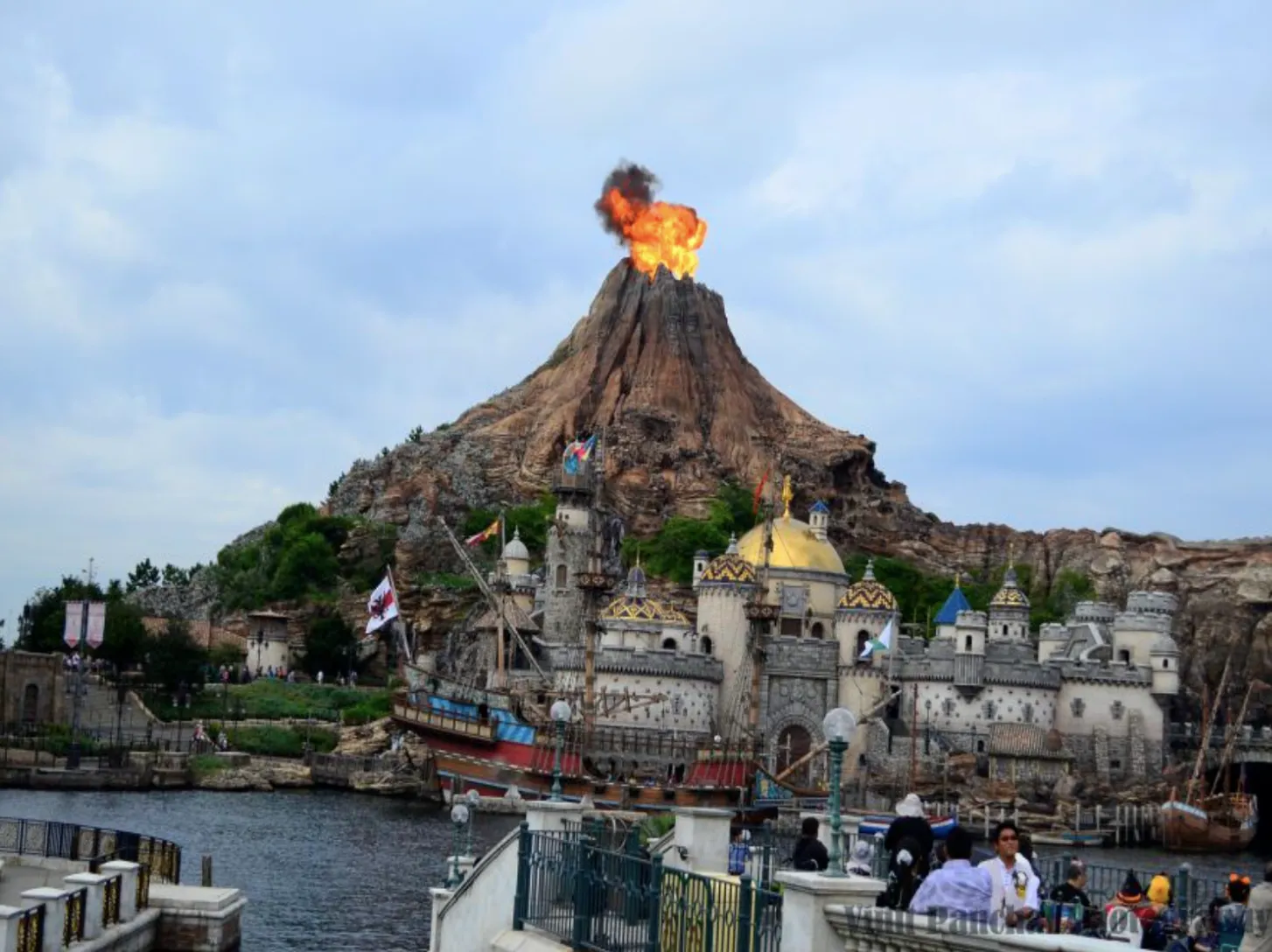 Tokyo Disneyland vs DisneySea