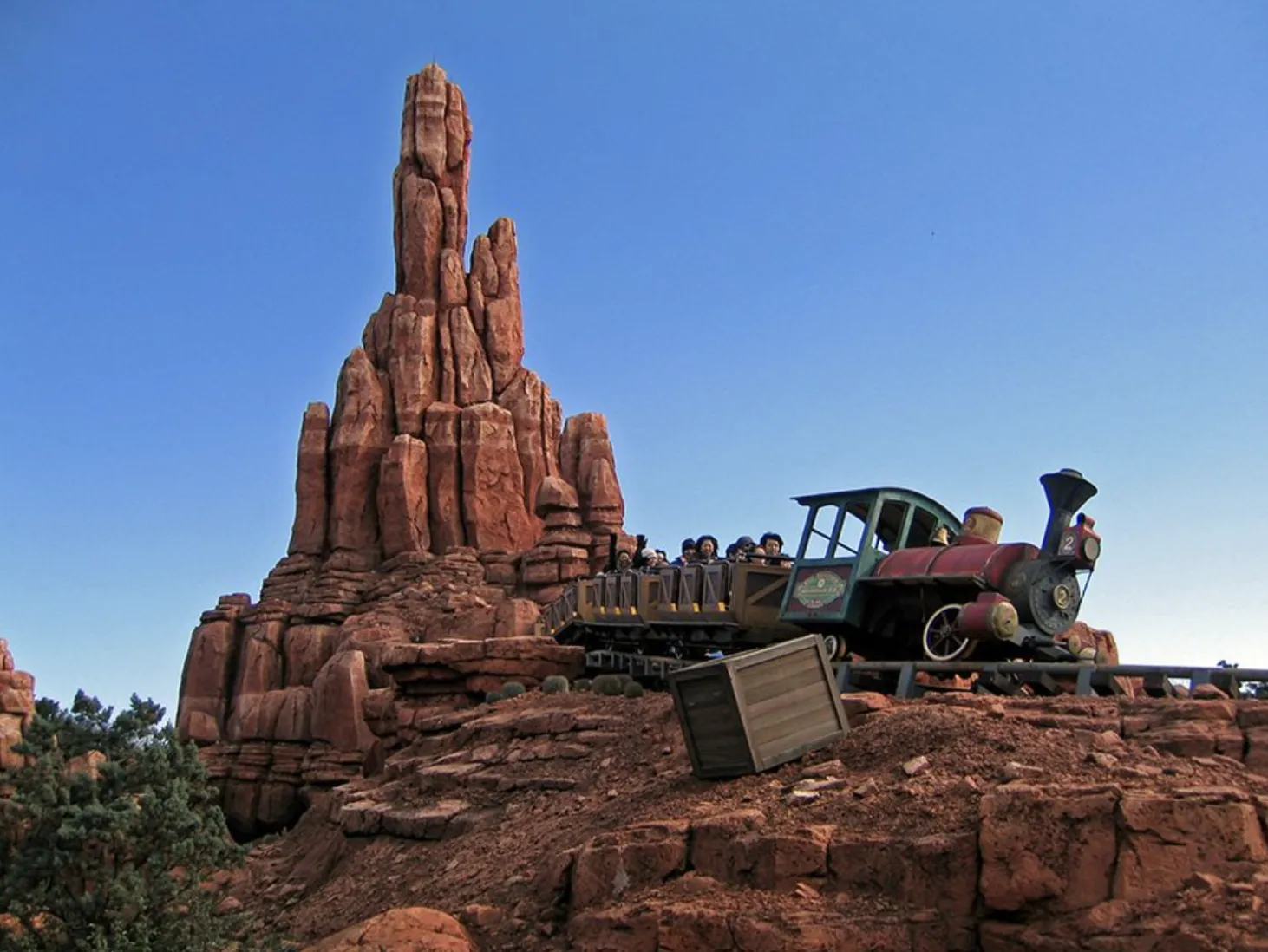 Tokyo Disneyland vs DisneySea