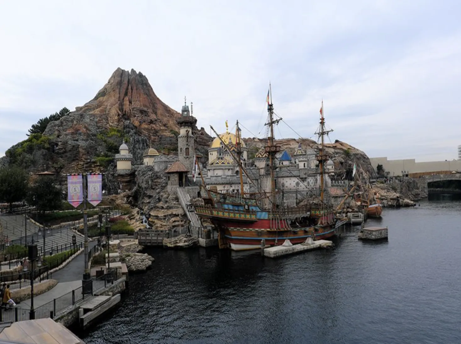 Tokyo Disneyland vs DisneySea