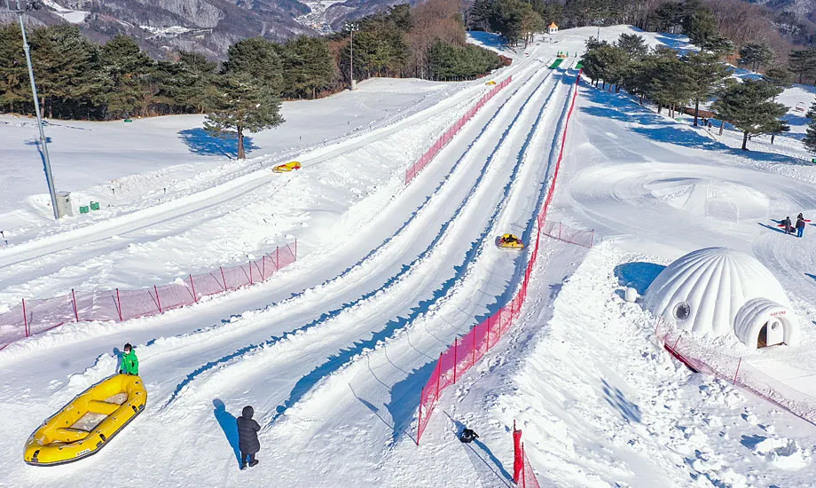Snowboarding at Snowyland