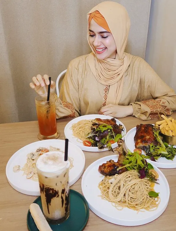 halal cafe singapore