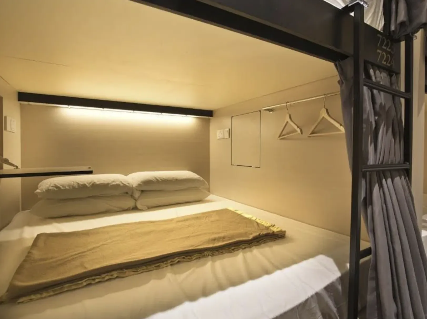 7 wonders hostel upper dickson little india singapore