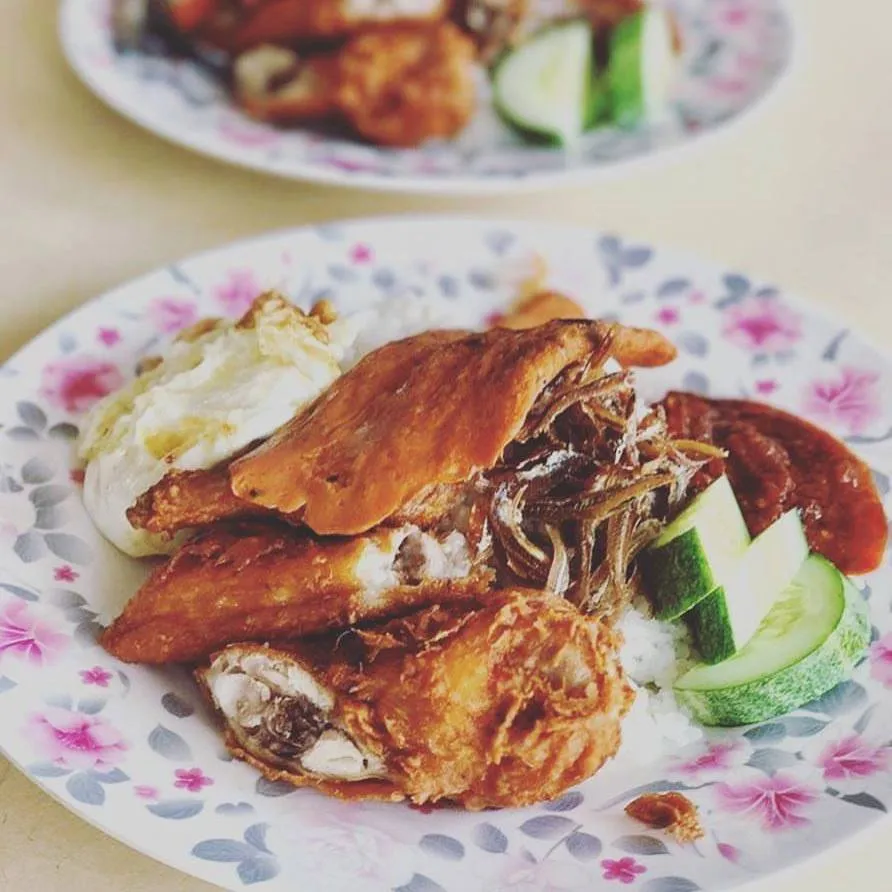 8 Tempat Makan Halal yang Wajib Dicoba di Changi Village Hawker Centre