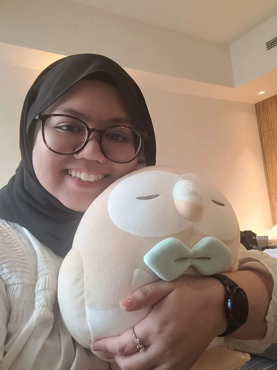 A hijabi with Rowlet