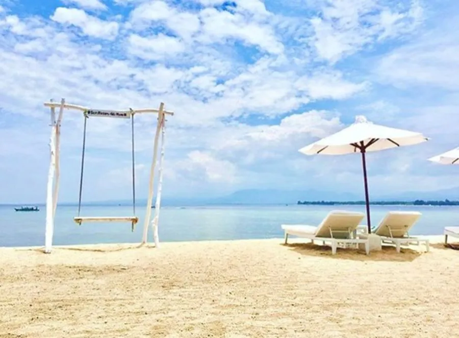 The beach nearby