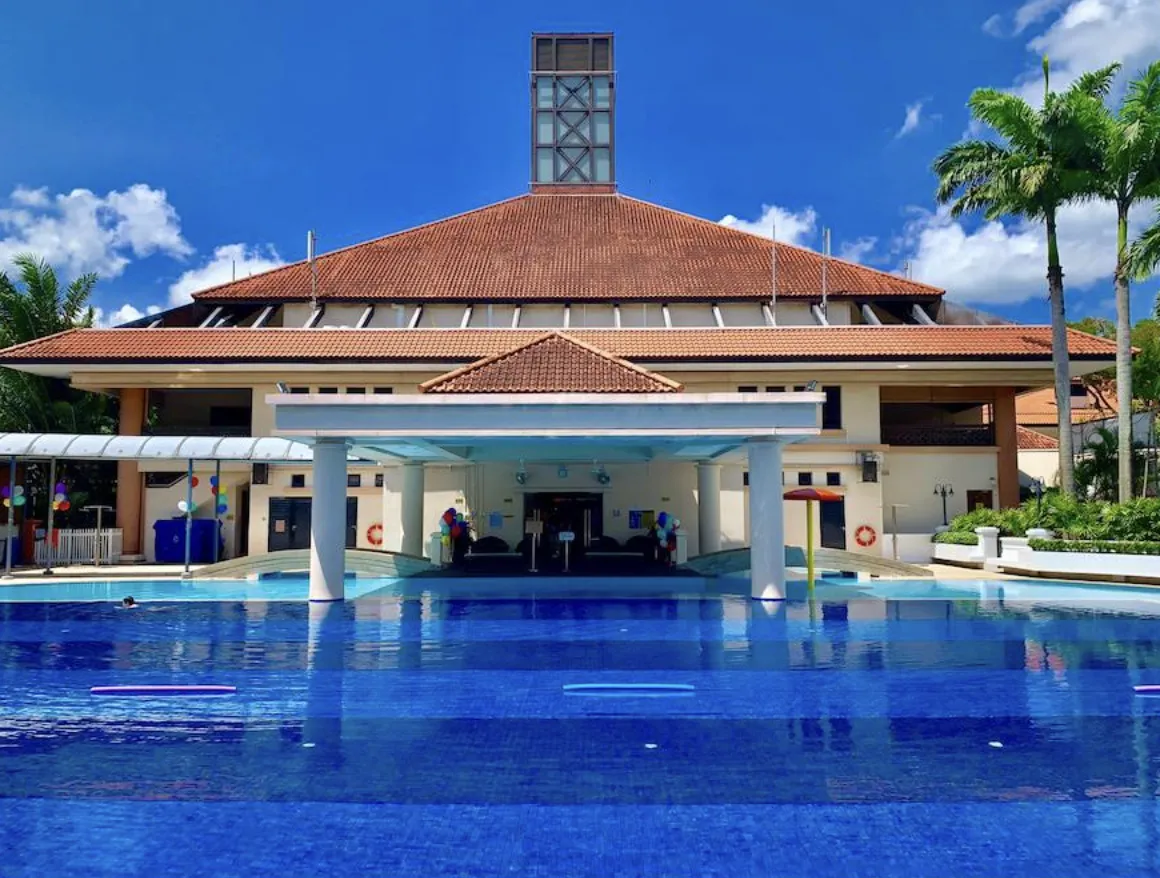 Aranda Country Club pool