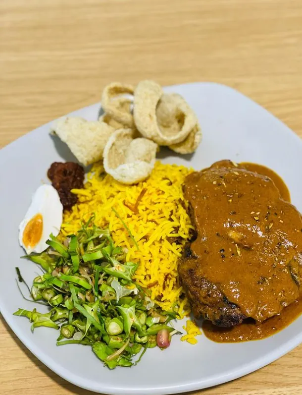 Arang's Private Dining Chef Goes Street-Style With Irresistible Nasi Kerabu In Yishun