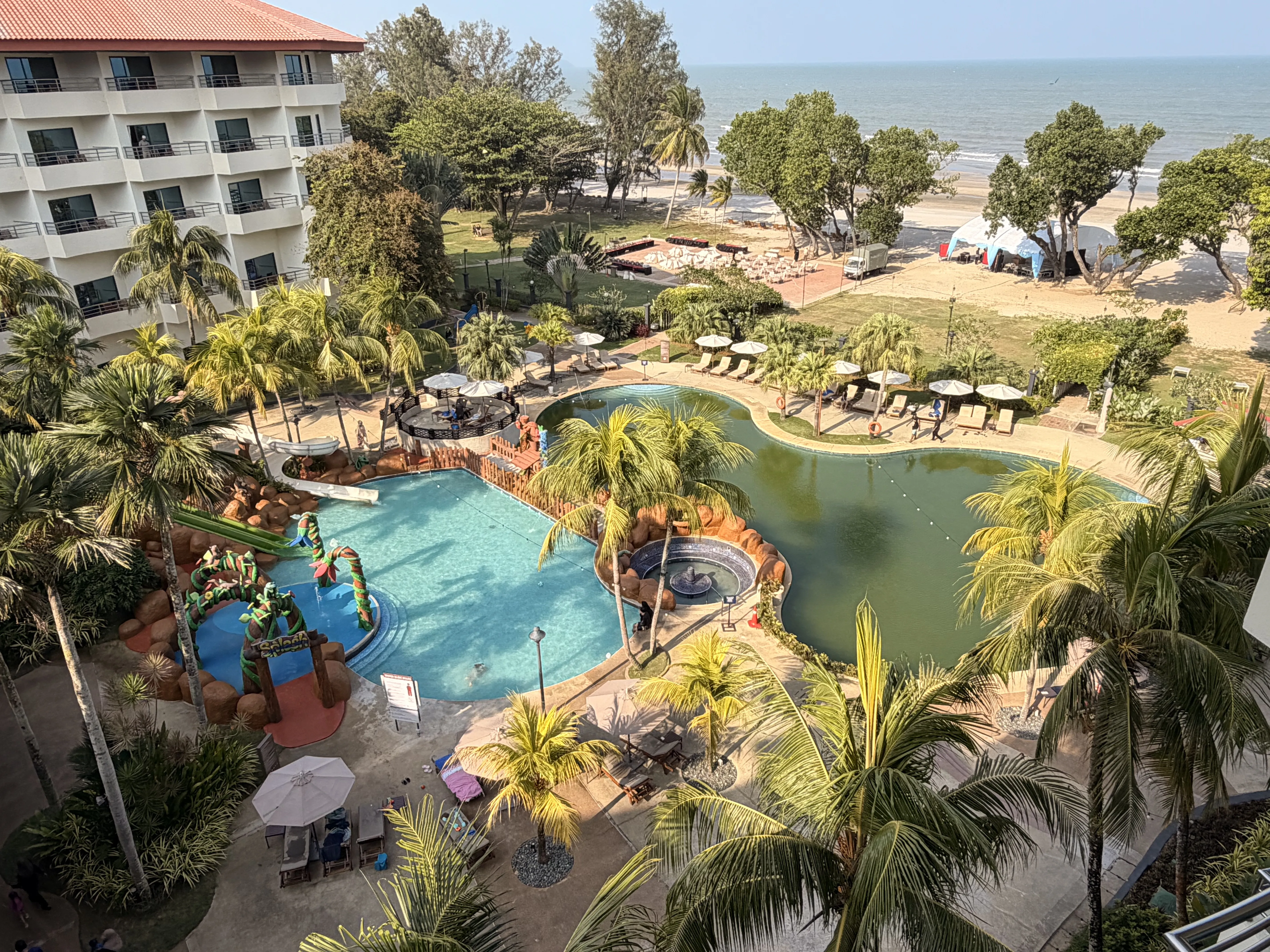 Swiss-Grand Beach Resort Kuantan