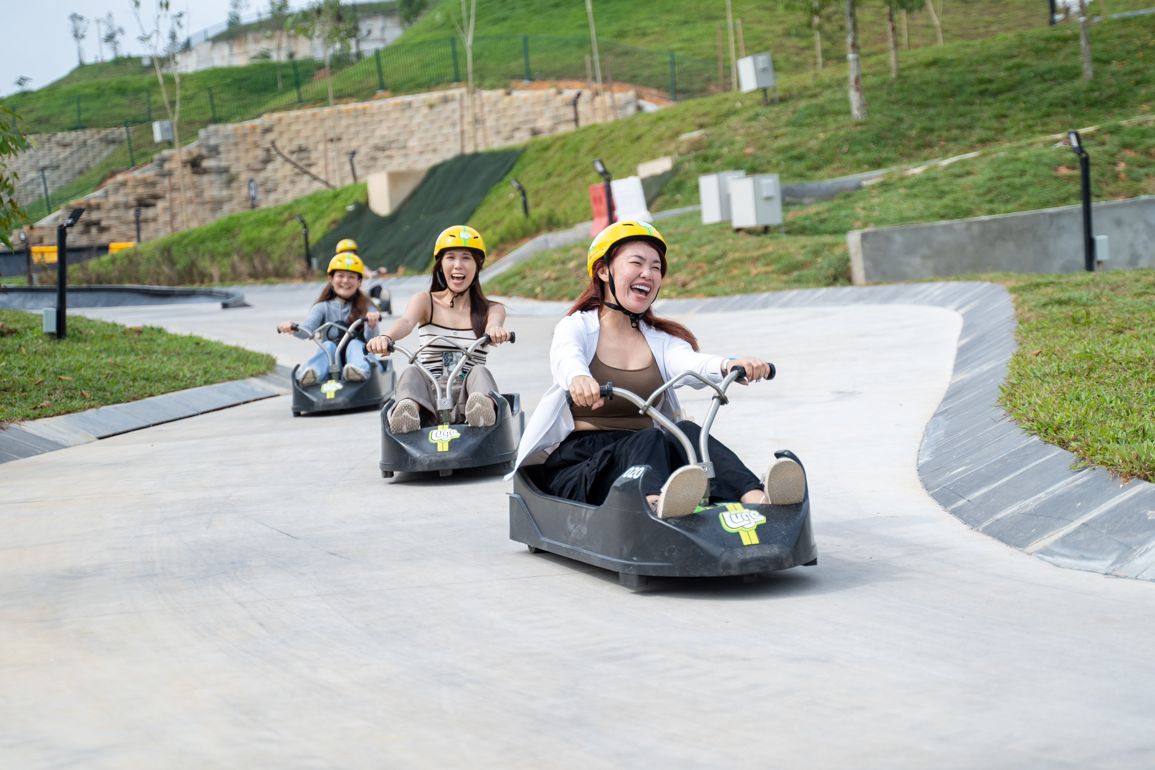 Skyline Luge Kuala Lumpur avec luges sur la piste de Gamuda Gardens