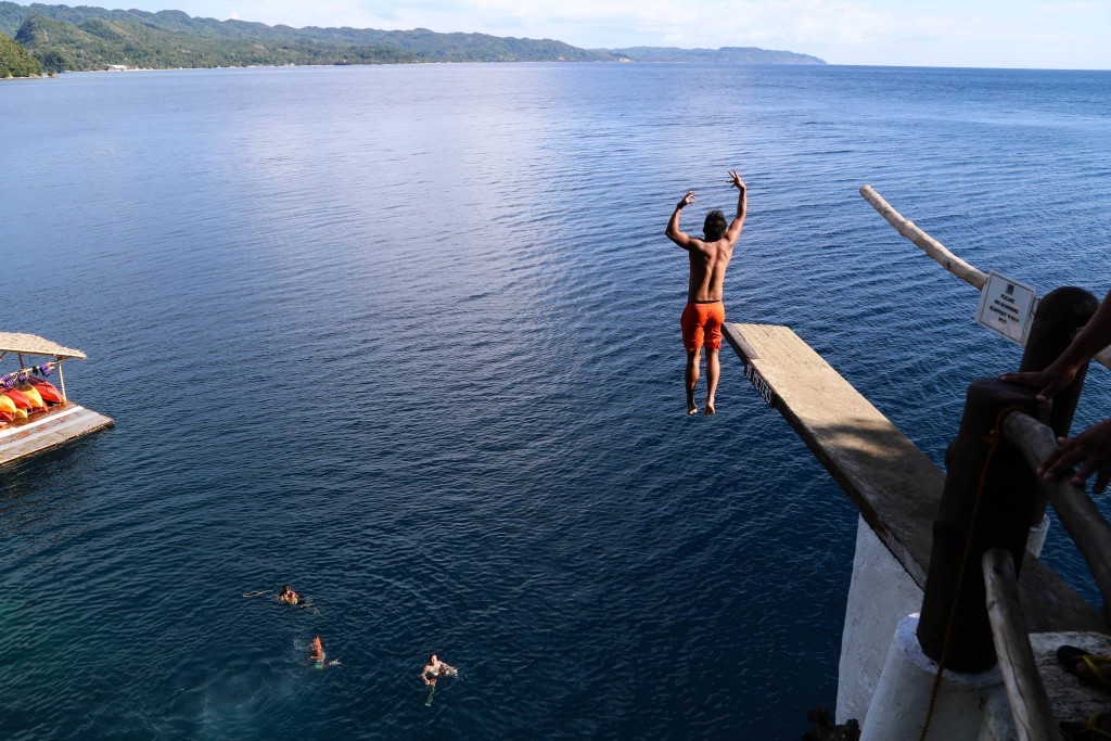 Boracay cliffdiving ariel'spoint