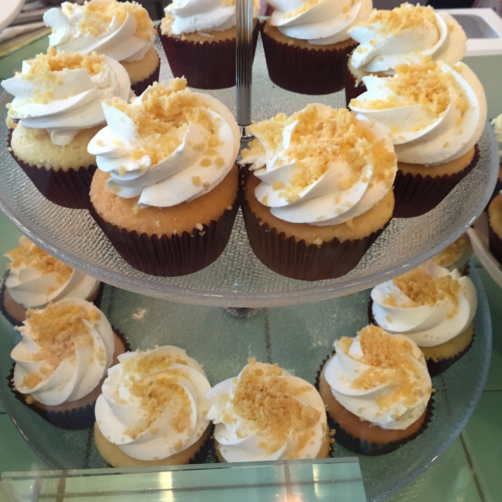 Fluff-Bakery-Singapore-Halal-Cupcakes-Salted-Egg-Custard-Bun-HHWT