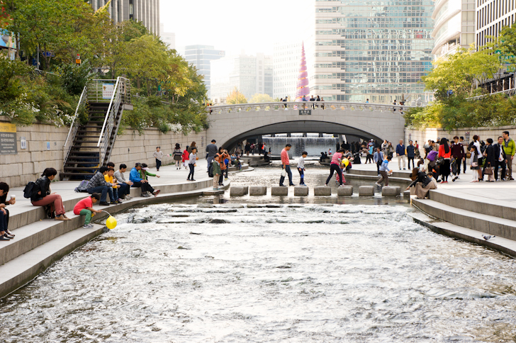 Cheonggyecheon stream seoul korea dongdaemun